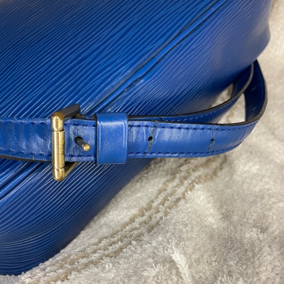 💎 Louis Vuitton Blue EPI Trocadero Crossbody 💎 - Picture 12 of 12